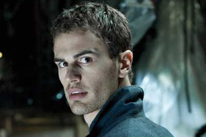 Theo James será el protagonista absoluto de la quinta entrega de los vampiros de "Underworld", sin Kate Beckinsale
