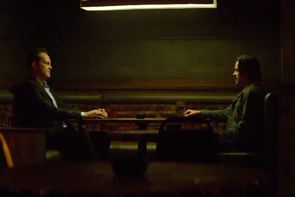 ¿Demasiado enganchados a las series? Verdaderas adicciones, y a propósito de Nic Pizzolatto, J.J. Abrams y M. Night Shyamalan