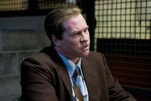 Val Kilmer sale del hospital tras recibir tratamiento por un posible tumor