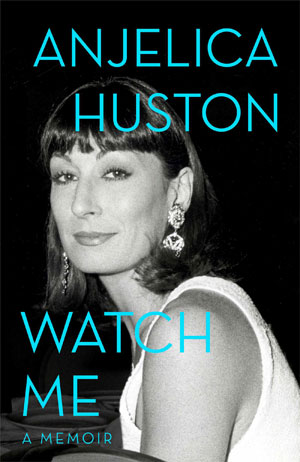 Anjelica Huston denuncia la violencia de su ex novio Ryan O’Neal