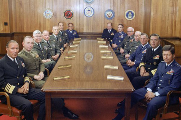 Michael Moore regala en Toronto 40 entradas a sus fans, para que vean su documental sátira sobre el ejército "Where to Invade Next"