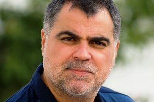Benito Zambrano, director de "Solas", ríe