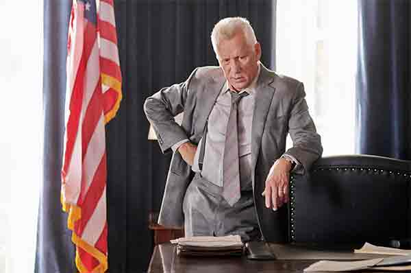 James Woods lava sus trapos sucios en Twitter