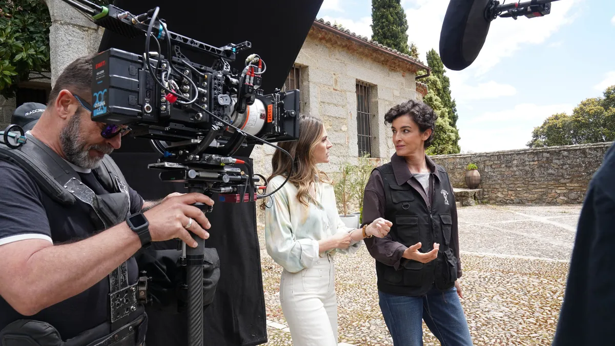 Ángela Molina galopa en un pura sangre