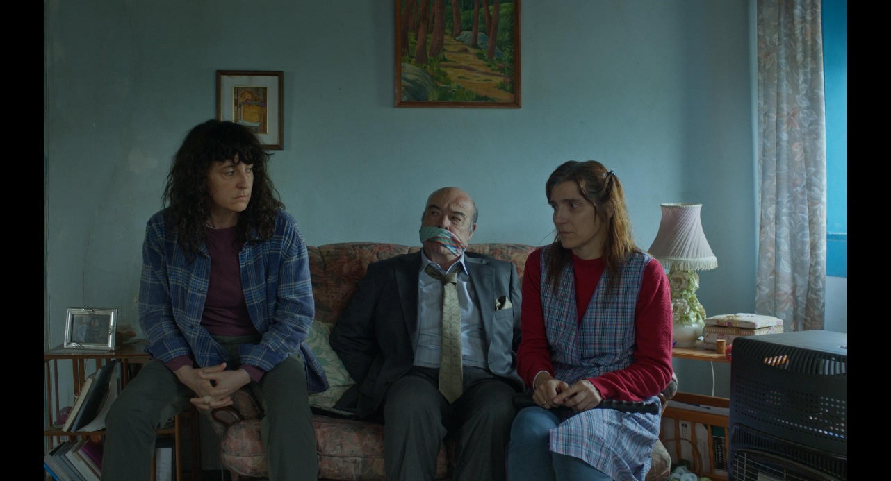 Antonio Resines visita a dos hermanas mellizas