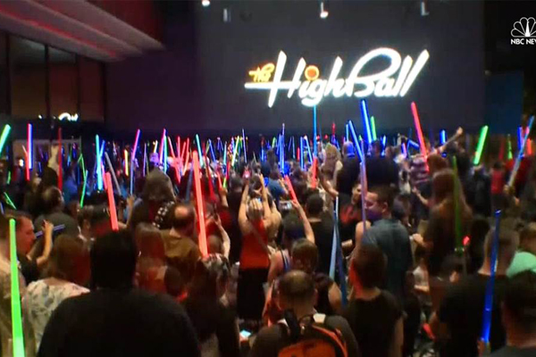 Una vigilia de sables láser para recordar a Carrie Fisher