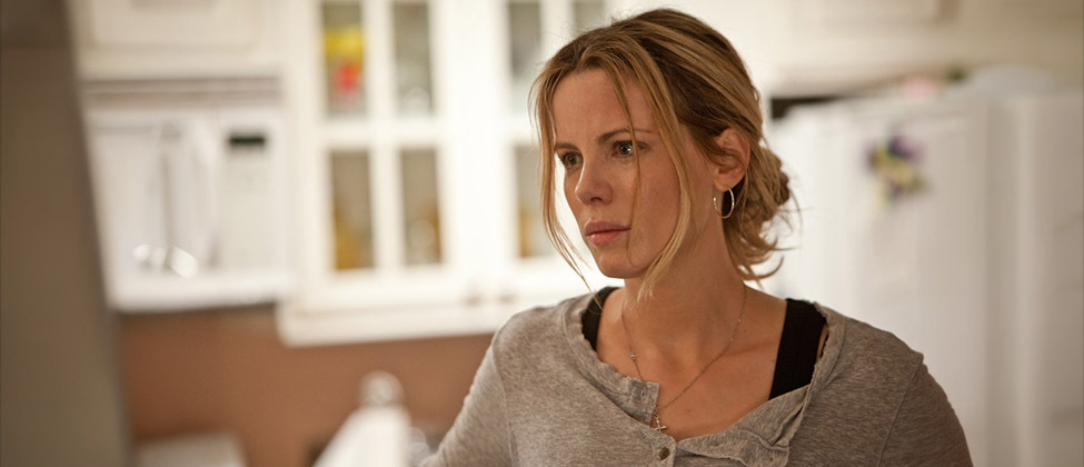 Kate Beckinsale vuelve a repartir golpes