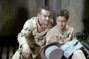 Pendiente y caída... de un cándido mirón foto crítica.