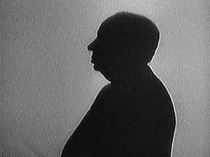Alfred Hitchcock presenta foto crítica.