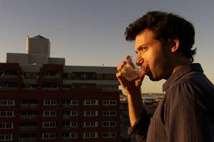 Almost in Love foto crítica.