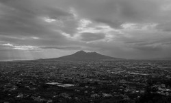 Pompeya: Bajo las nubes