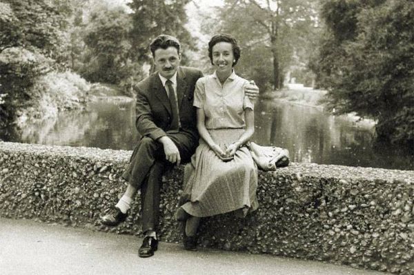 Benedetti, sesenta años con Luz foto crítica.