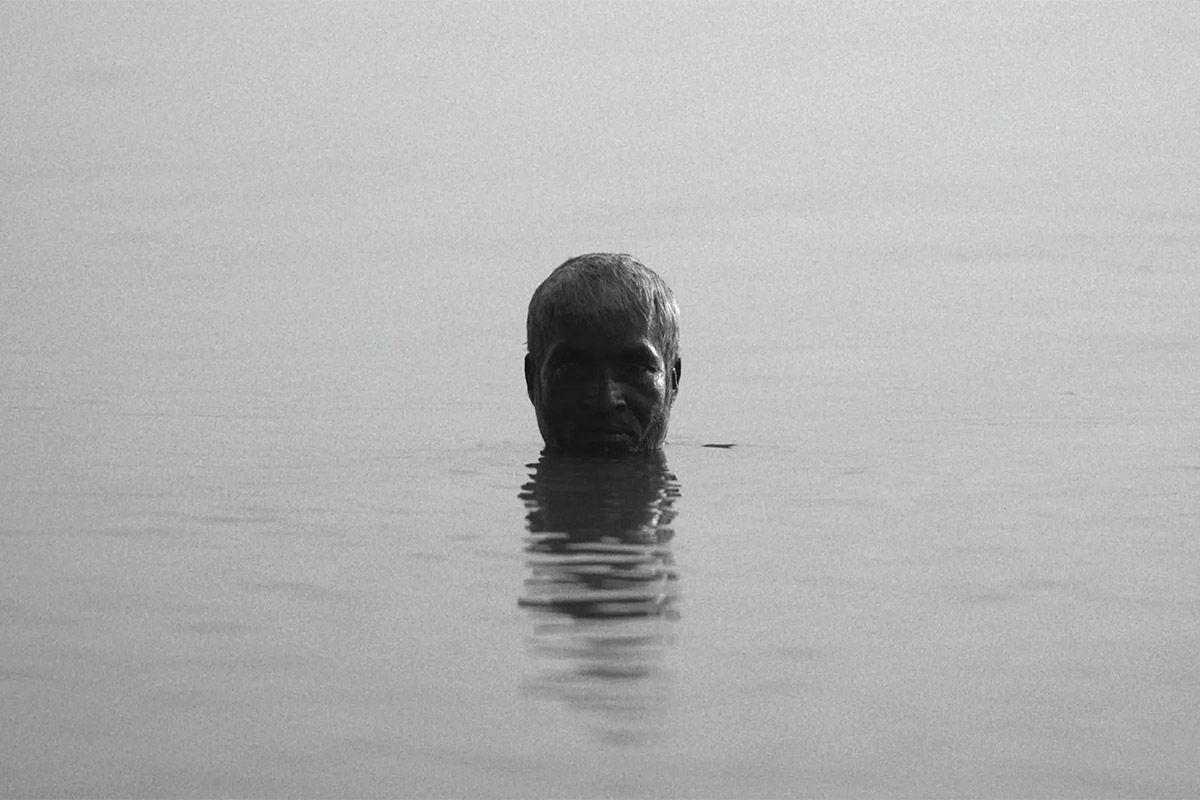Black Water foto crítica.