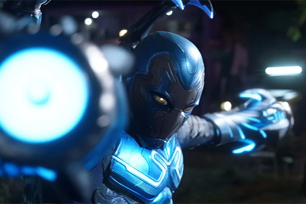 Blue Beetle foto crítica.