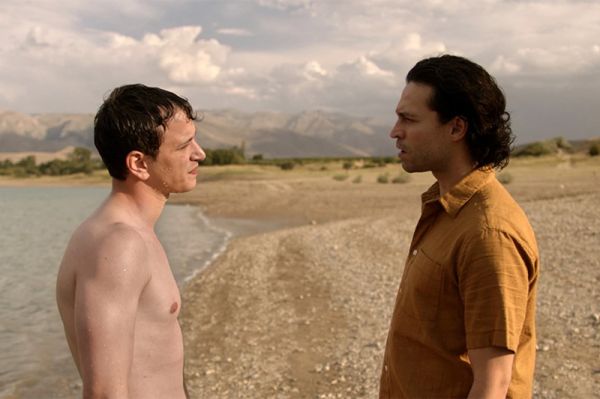 Burning Days foto crítica.