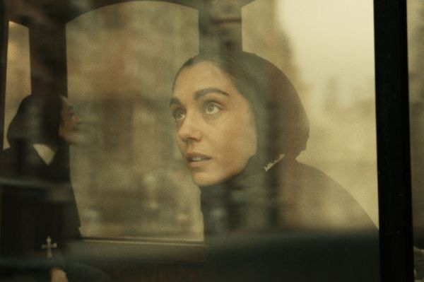 Una mujer italiana (Cabrini) foto crítica.