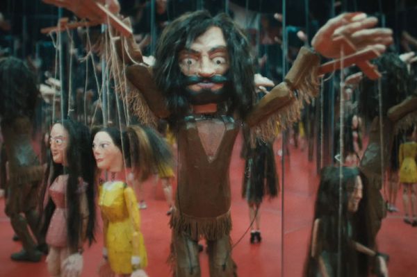 Caos: Los crímenes de Manson foto crítica.