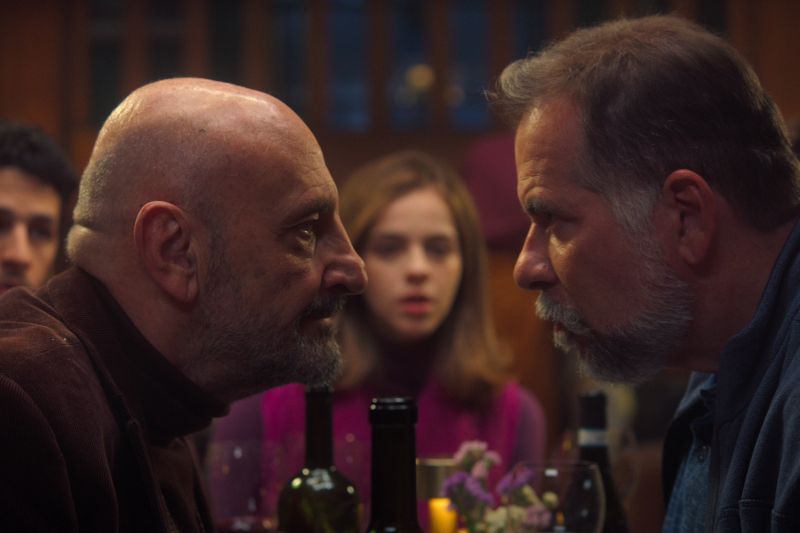 Casi familia foto crítica.