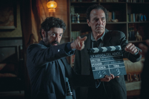 Cerrar los ojos foto crítica.