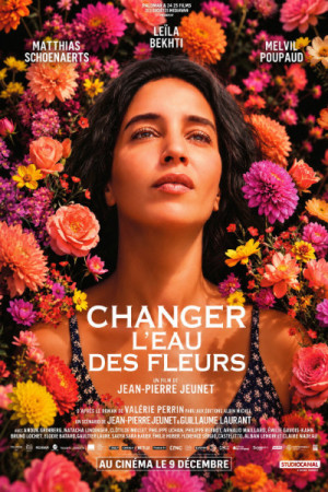 Changer l'eau des fleurs