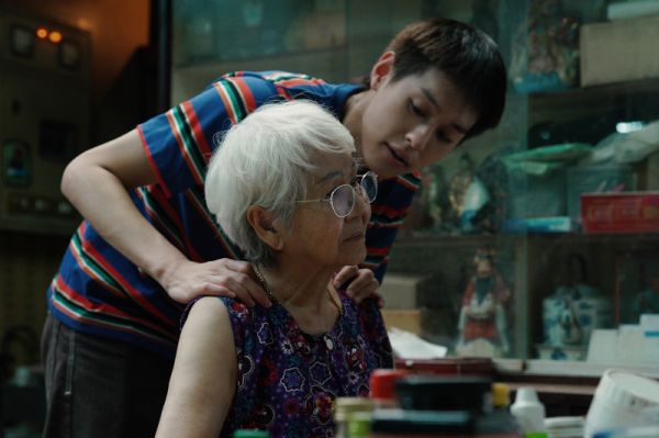 Cómo hacerse millonario antes de que muera la abuela foto crítica.