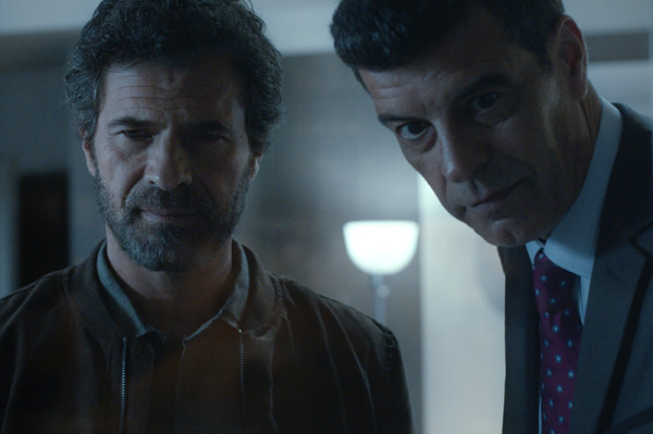 Delfines de plata foto crítica.