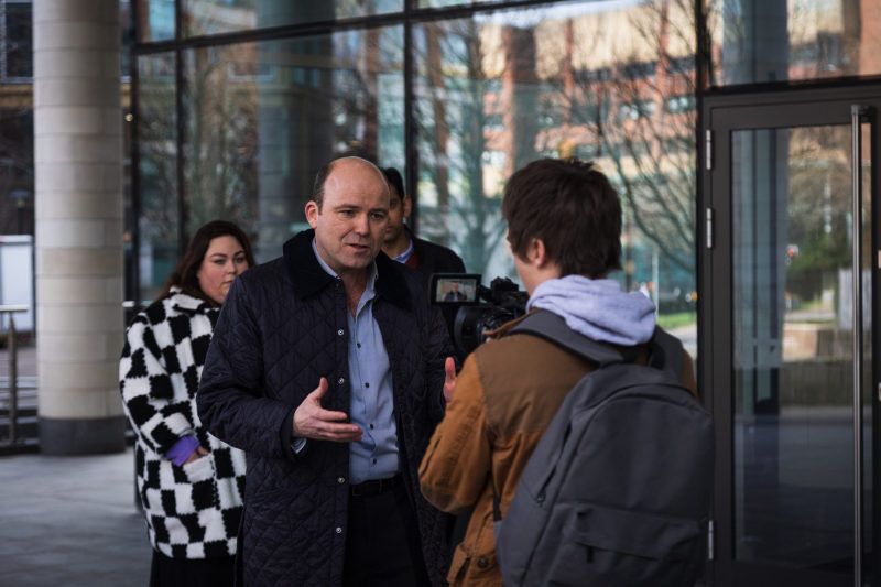 El Banco de Dave 2 foto crítica.