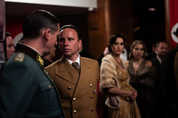 El ministro de propaganda foto crítica.