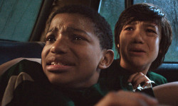 El niño detrás de la puerta