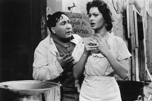 El oro de Nápoles foto crítica.