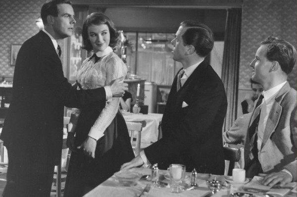 El pasante foto crítica.