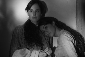 Elisa y Marcela foto crítica.