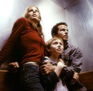 En la oscuridad foto crítica.