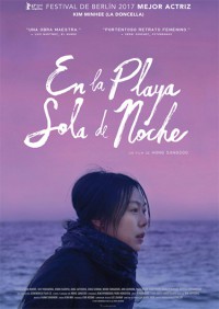 En la playa sola de noche