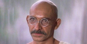 Gandhi foto crítica.