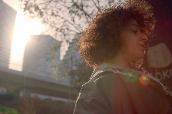 Ghosts foto crítica.