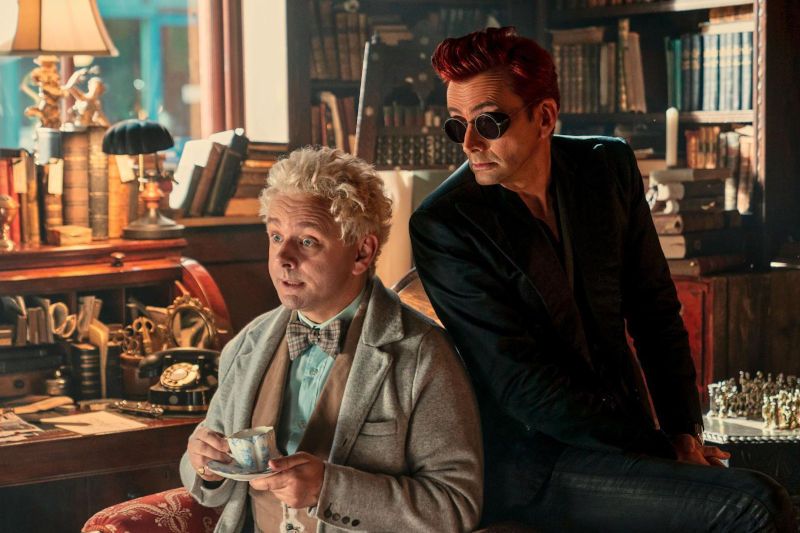 Good Omens (2ª temporada) foto crítica.