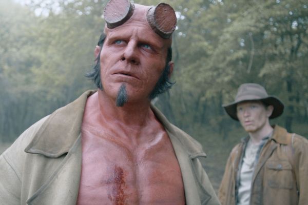 Hellboy: El hombre retorcido foto crítica.