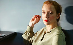 Betrayal (Traición) foto crítica.