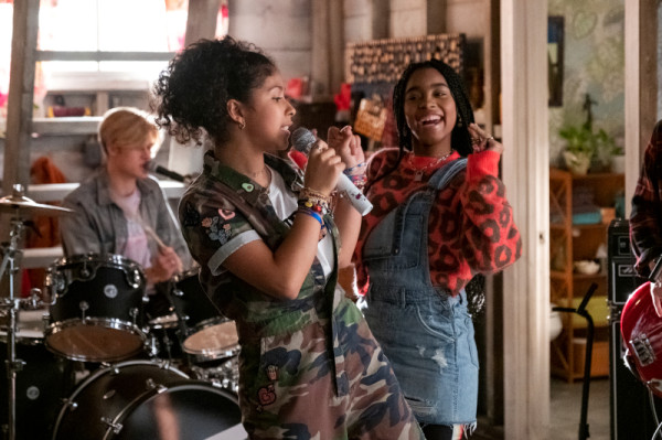 Julie and the Phantoms foto crítica.