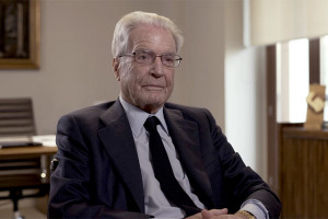 La defensa, por la libertad foto crítica.