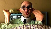 Un tipo con poco pelo, clavadito a Mortadelo