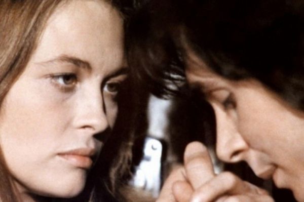 La mansión bajo los árboles foto crítica.