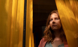 La mujer en la ventana
