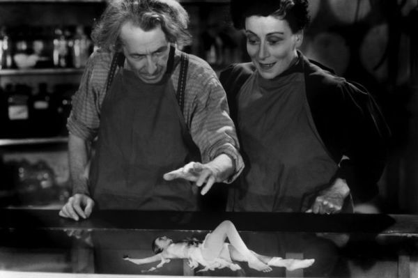 Muñecos infernales foto crítica.