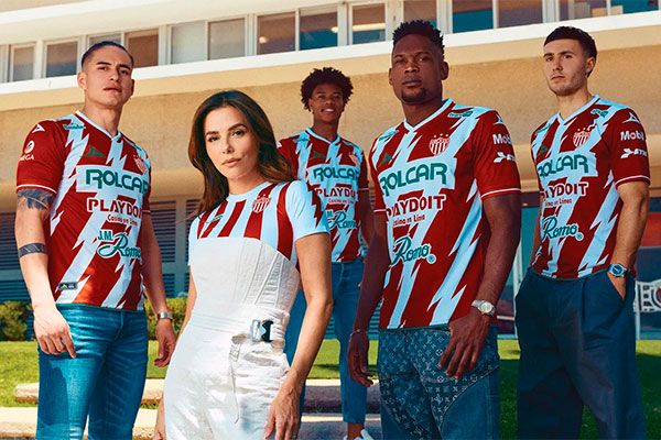 Necaxa: camino al éxito foto crítica.
