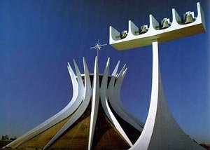 Oscar Niemeyer. La vida es un soplo foto crítica.