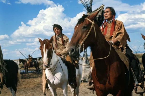 Pequeño gran hombre foto crítica.