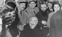 Renacidos: El Padre Pío cambió sus vidas