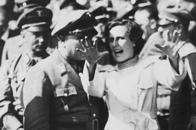Riefenstahl foto crítica.